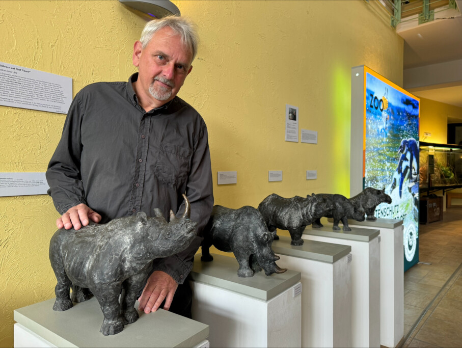 Der Künstler Andreas Seidel schuf Nashorn- Bronzeplastiken_Zoo Magdeburg